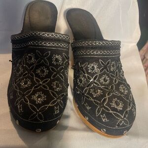 Chic Black Embroidered Women's Mules